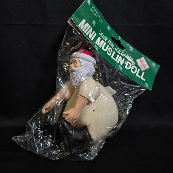 Vintage 1980s Wang’s International Just For Keeps Santa Mini Muslin Doll NIP - Picture 1 of 8